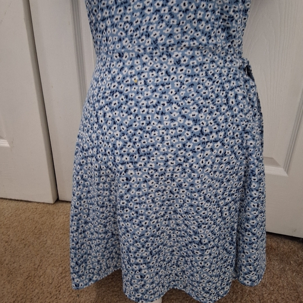 H&M Divided Blue & White Floral Wrap Dress Size 10 - Picture 3 of 12